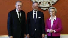 Cumhurbaşkanı Erdoğan, Prag'da AB Komisyonu Başkanı ve Çekya Başbakanı ile bir araya geldi