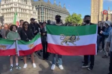 Londra'da Mahsa Amini için protesto