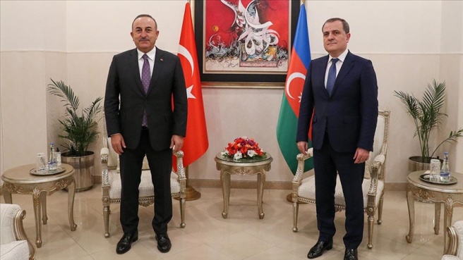 Dışişleri Bakanı Çavuşoğlu, Pakistan'da Azerbaycanlı mevkidaşı Bayramov'la görüştü