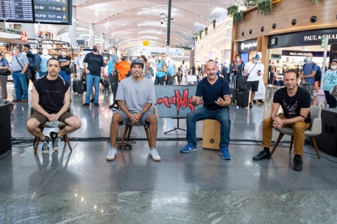 Manga Grubu’ndan İstanbul Havalimanı’nda sürpriz konser