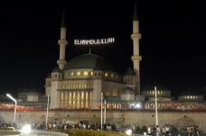 15 Temmuz’un yıldönümü dolayısıyla İstanbul'da camilerde sela okundu