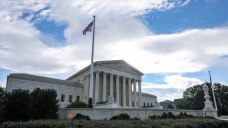 ABD Yüksek Mahkemesi Pennsylvania'daki Senato ön seçim oylarının sayımını durdurdu