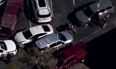 ABD’de çalıntı araçla polisten kaçan şüpheli kadın kamerada