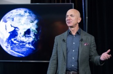 ABD’li milyarder Bezos’un uzay uçuşu ilklere sahne olacak