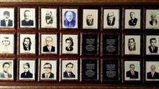 Adapazarı Belediyesi darbe dönemlerinde atanan başkanların fotoğraflarını panodan kaldırdı