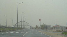 Aksaray'da kum fırtınası trafikte aksamaya neden oldu