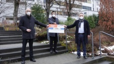 Almanya'da DİTİB camisi, Kovid-19 ile mücadele eden hastaneye maddi yardımda bulundu