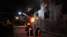 Arnavutköy'de boya fabrikasında yangın
