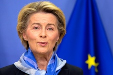 Avrupa Komisyonu Başkanı Leyen, Zelenskiy’e AB’ye giriş anketini teslim etti