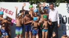 Bakan Kasapoğlu: Amacımız, öğrenmek isteyen herkese yüzme öğretmek