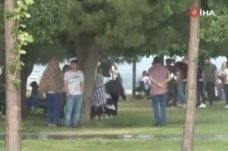 Bakırköy Sahili'nde piknikçiler yağmura yakalandı