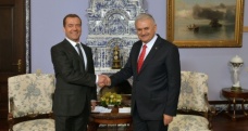 Başbakan Yıldırım’dan Rusya Başbakanı Medvedev’e tebrik mesajı