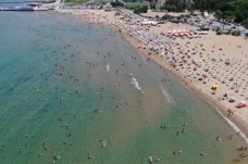 Bayram tatilini fırsat bilen İstanbullular Şile plajlarına akın etti