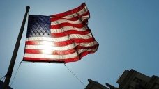 Biden, California'daki silahlı saldırının ardından bayrakların yarıya indirilmesi talimatı verd