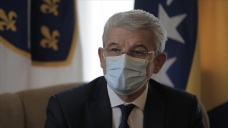 Boşnak lider Sefik Dzaferovic, 'Koronavirüsle zorlu mücadele' fotoğrafına oy verdi