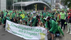 Brüksel'de yaklaşık 80 bin kişi hayat pahalılığını protesto etti