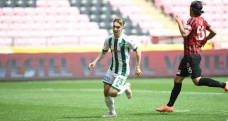 Bursaspor’un 18 yaşındaki futbolcusu Eren Güler durdurulamıyor