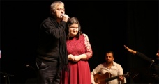 Cengiz Kurtoğlu’ndan engellilere moral konseri