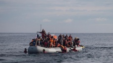 Çeşme'den Yunan adalarına gitmeye çalışan 54 sığınmacı yakalandı