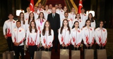Cumhurbaşkanı Erdoğan'dan şampiyonalarda madalya alan cimnastikçilerle ilgili paylaşım