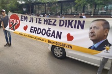 Cumhurbaşkanı Erdoğan’ın Diyarbakır ziyaretinde açılan destek pankartı ilgi çekti