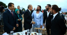 Cumhurbaşkanı Erdoğan'ın iftar yemeğinde ünlüler geçidi