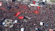 Darbe girişimi Taksim Meydanı'nda protesto edildi