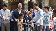 Diyarbakır'da Kur'an kursu öğrencilerinin bisiklet sevinci