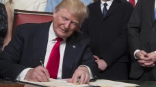 Donald Trump, ABD'yi TPP'den çekti