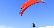 Down sendromlu çocukların yamaç paraşütü sevinci