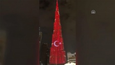 Dubai'nin sembol gökdeleni Burj Khalifa'ya, Türk bayrağı yansıtıldı