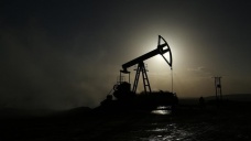 Dünya Bankası 2017 petrol fiyatı tahminini yükseltti