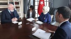 Emine Erdoğan, AB Komisyonu Kıdemli Başkan Yardımcısı Timmermans ile bir araya geldi
