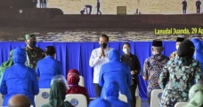 Endonezya Devlet Başkanı Widodo’dan batan denizaltı mürettebatının ailesine yeni ev sözü