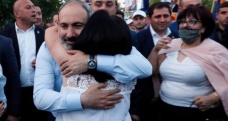 Ermenistan Başbakanı Paşinyan, Azerbaycan'dan oğluna karşı tüm Ermeni esirleri geri istedi