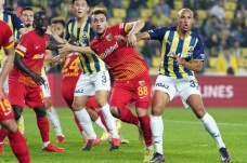 Fenerbahçe 1 puanı son anda kurtardı