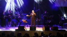 Ferhat Göçer Suriyeli çocuklar için konser verdi