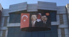 FETÖ'nün tabelaları indirildi, Atatürk ve Erdoğan resmi asıldı
