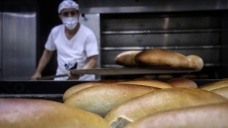 Fırıncılar, zincir marketlerin ekmek üreticilerine yapacağı asgari ödeme tutarından memnun