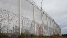 Fransa Calais'de duvar inşasına başlandı