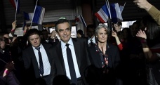 Fransa Cumhurbaşkanı adayı Fillon 10 bin kişiyle miting yaptı