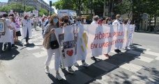 Fransa’da doktorlar ve sağlık personelinden hükümet karşıtı protesto