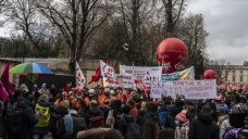Fransa'da hükümetin politikaları protesto edildi