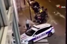 Fransa'da kaldırımdaki kişiye göz yaşartıcı gaz sıkan polise tepki yağdı