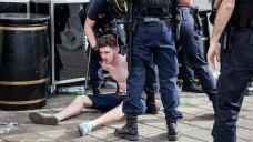 Fransa'da polis 6 Rus taraftarı gözaltına aldı