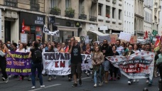 Fransa'da sosyal hizmet sektörü çalışanları greve gitti