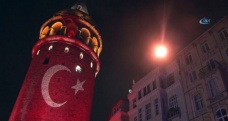 Galata Kulesi, Türk Bayrağı’na büründü