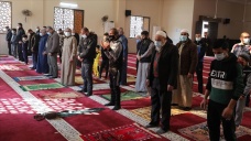 Gazze'de bir aydan uzun süredir kapalı olan camiler yeniden ibadete açıldı