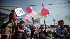 Gazze'de çocuklar İsrail ablukasını balon uçurarak protesto etti