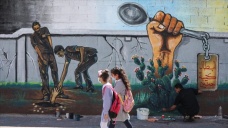 Gazze'de ressamlar İsrail hapishanesinden kaçan Filistinlileri resmetti